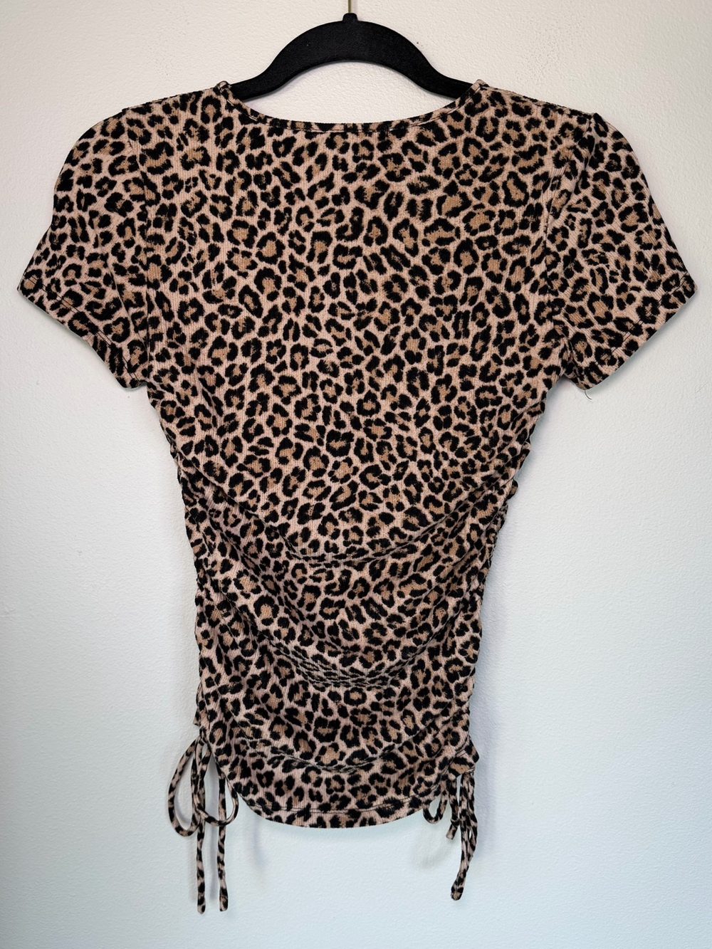 Vibe Sportswear Leopard Print Ribbed Cinched Short Sleeve Top Comfy Athleisure - Picture 4 of 4